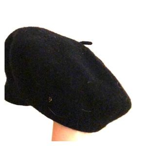 Black pea hat